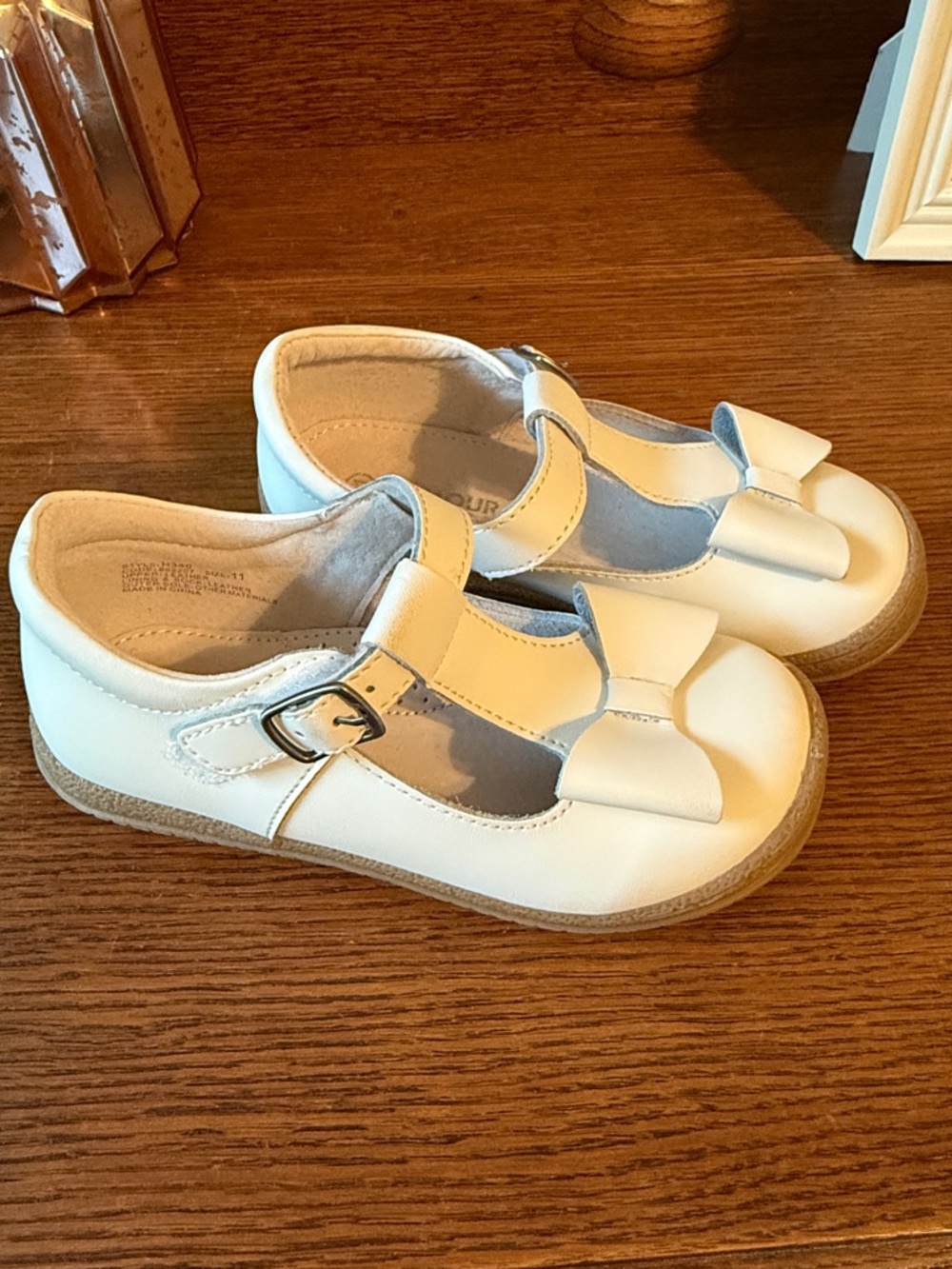 L'Amour Cream Girls' Mary Jane Dress Shoes with Bow - Picture 2 of 4